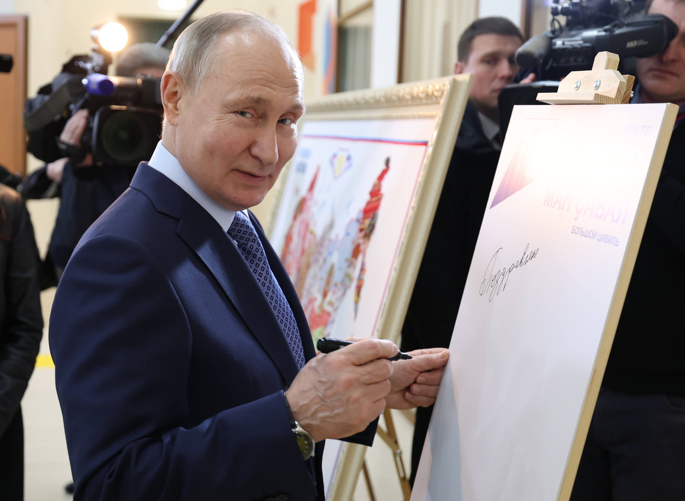 Putin elogia soldados na frente de batalha e rearmamento da Rússia