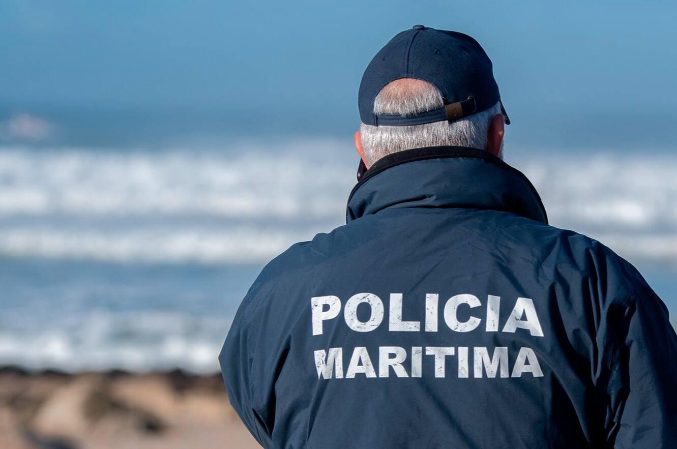 Homem Morre Em Praia De Albufeira Ap S Entrar Em Dificuldades No Mar