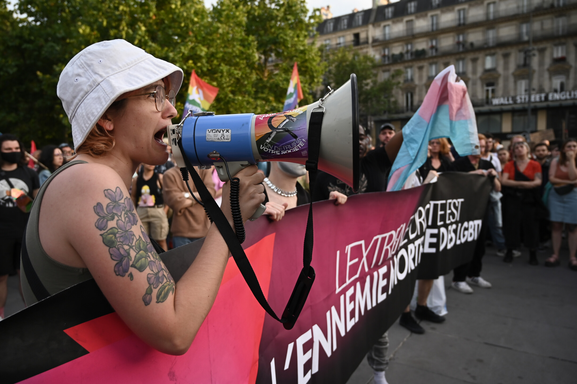 Milhares De Parisienses Manifestam Se Contra Extrema Direita E Pedem