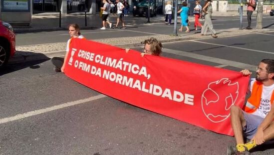 Ativistas do movimento Climáximo condenados a pena suspensa de ano e meio