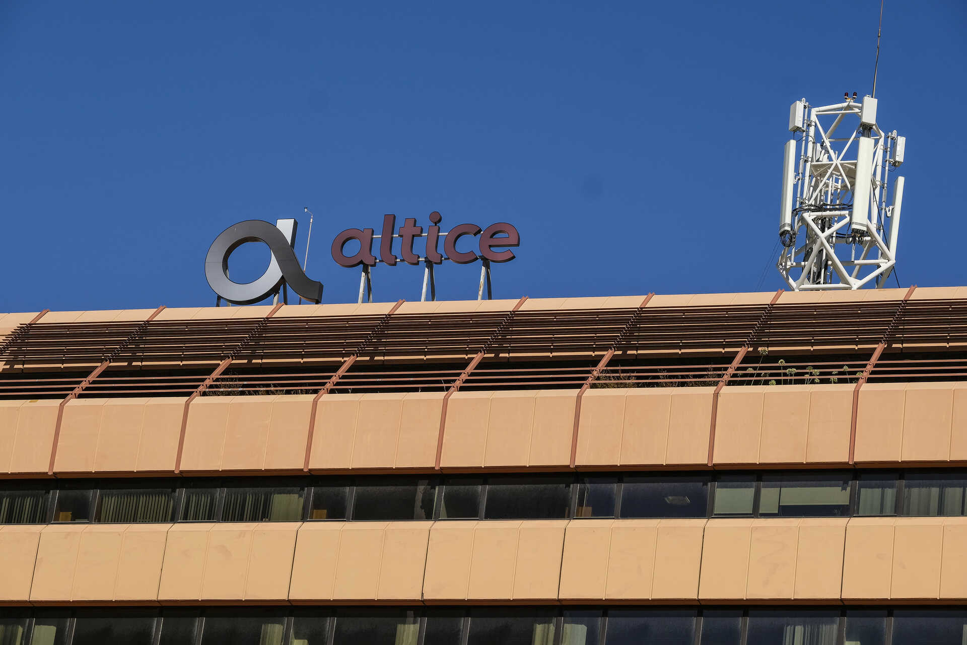 Altice Paga Multa Em Bruxelas Antes De Potencial Venda Da Meo