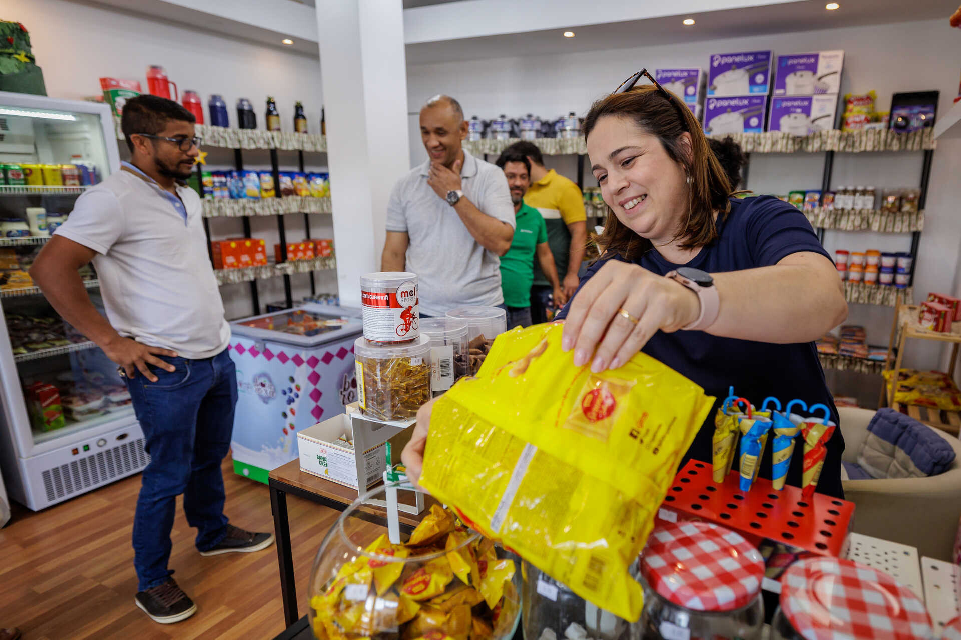 Imigrantes De Cem Pa Ses Alimentam Mercado Da Saudade