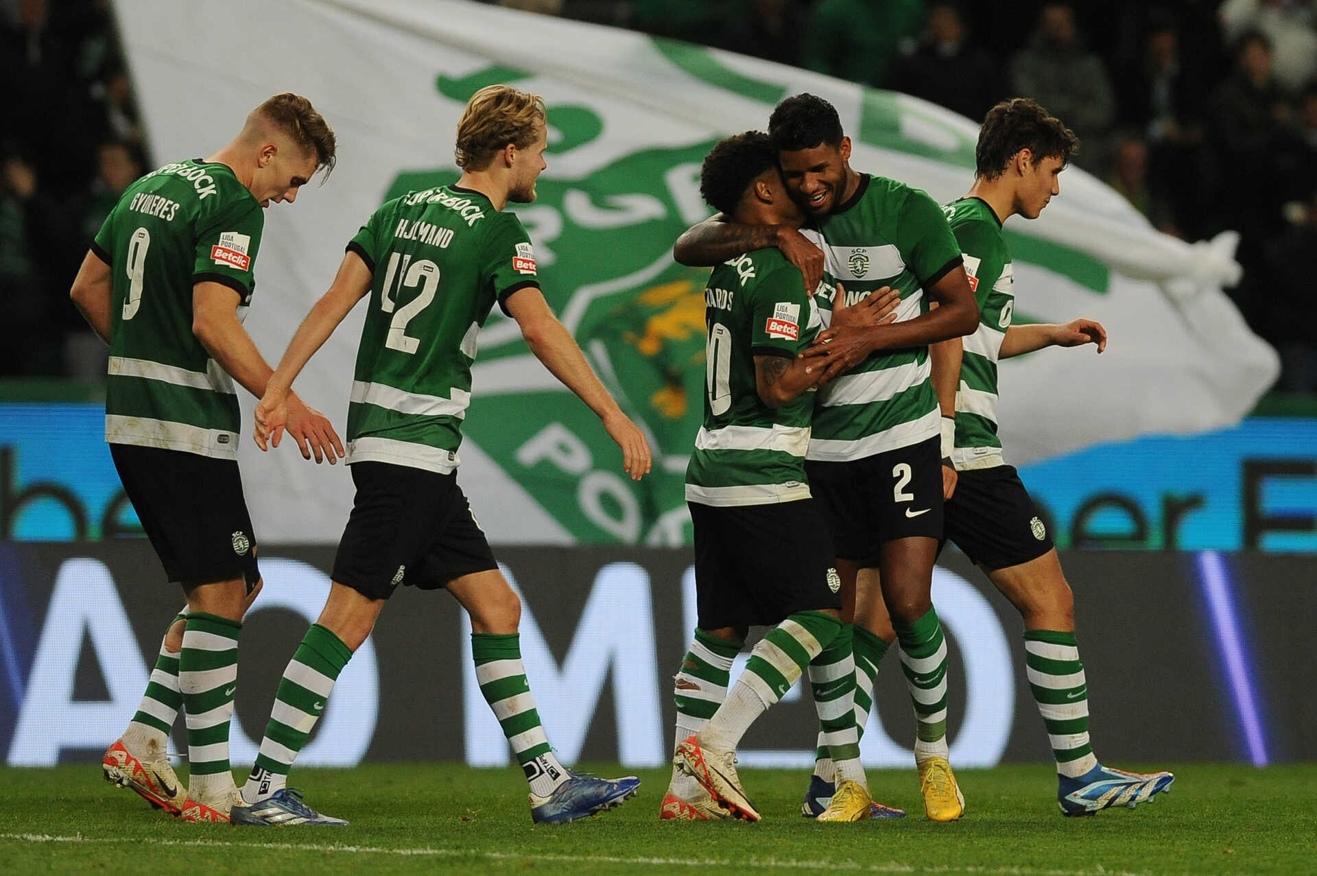 Sporting Goleia O Estoril Veja A M O Cheia De Golos