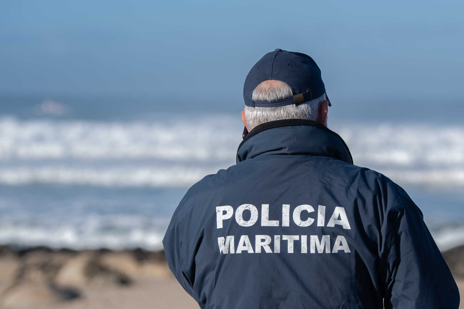 Polícia Marítima interceta embarcação 25 migrantes ao largo de Itália