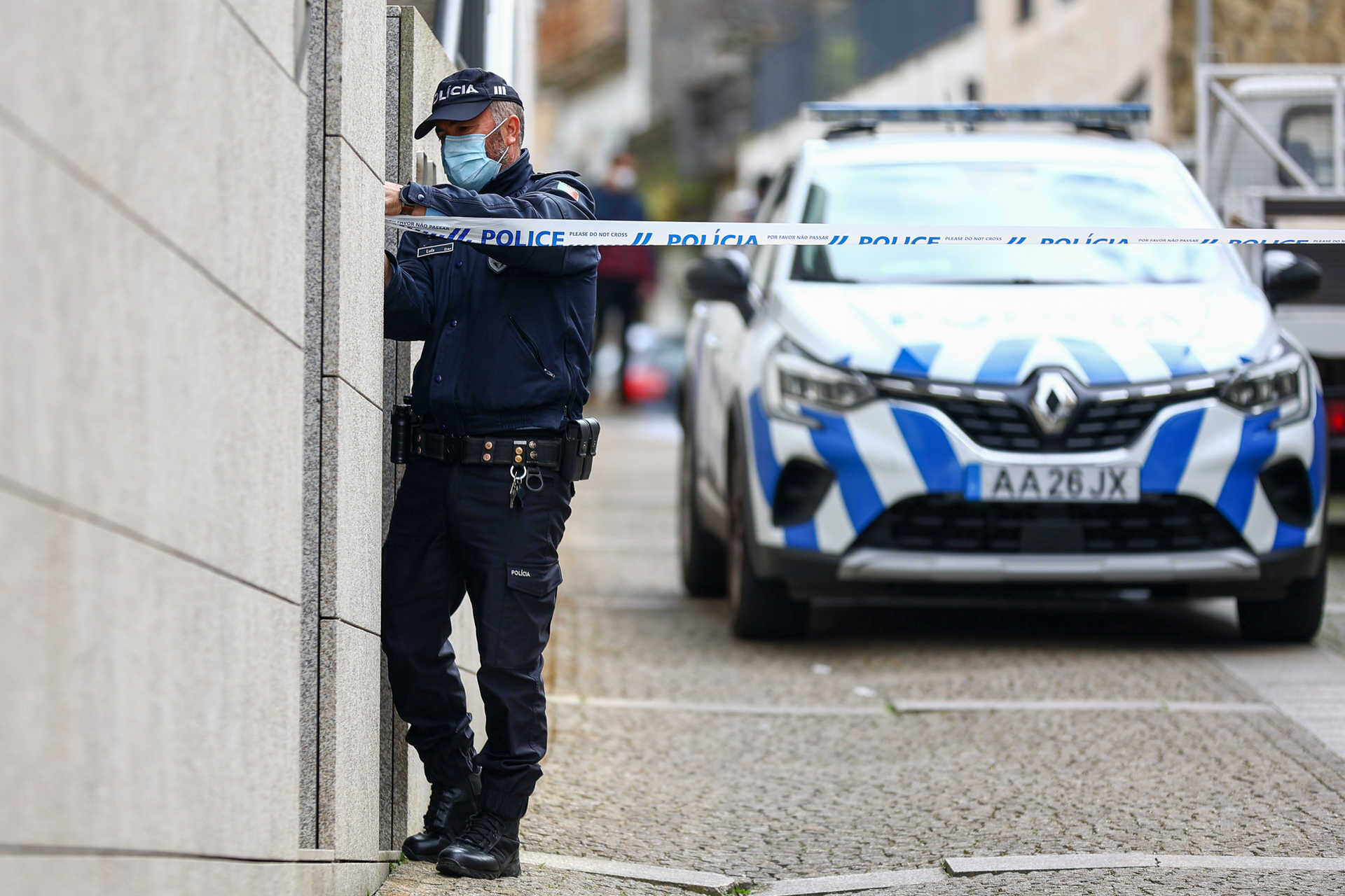 Agentes fora de serviço detiveram jovem cadastrado que agrediu mulher