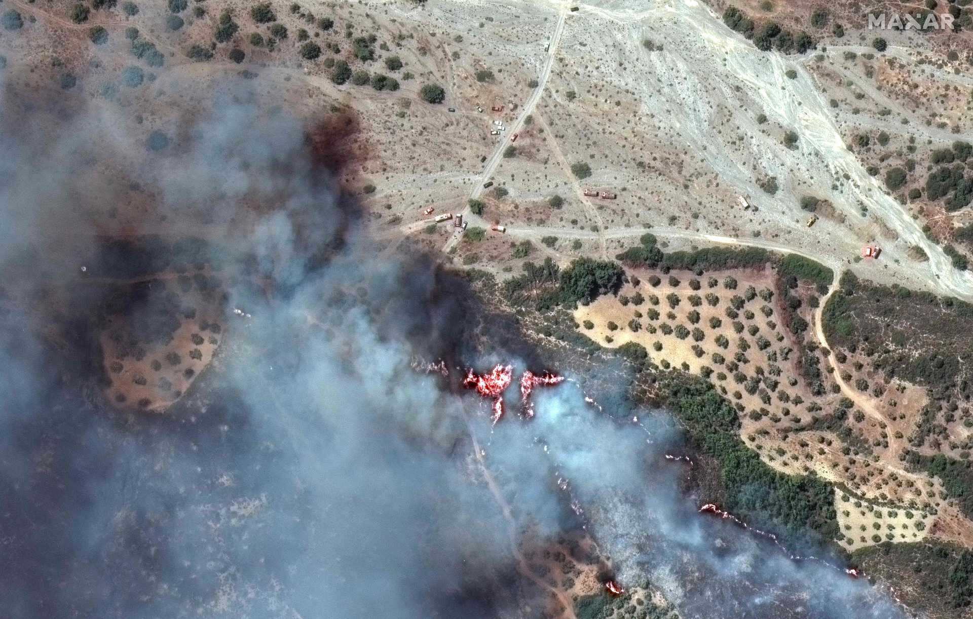 Nova onda de calor atinge a Grécia e incêndios também afetam a Sicília