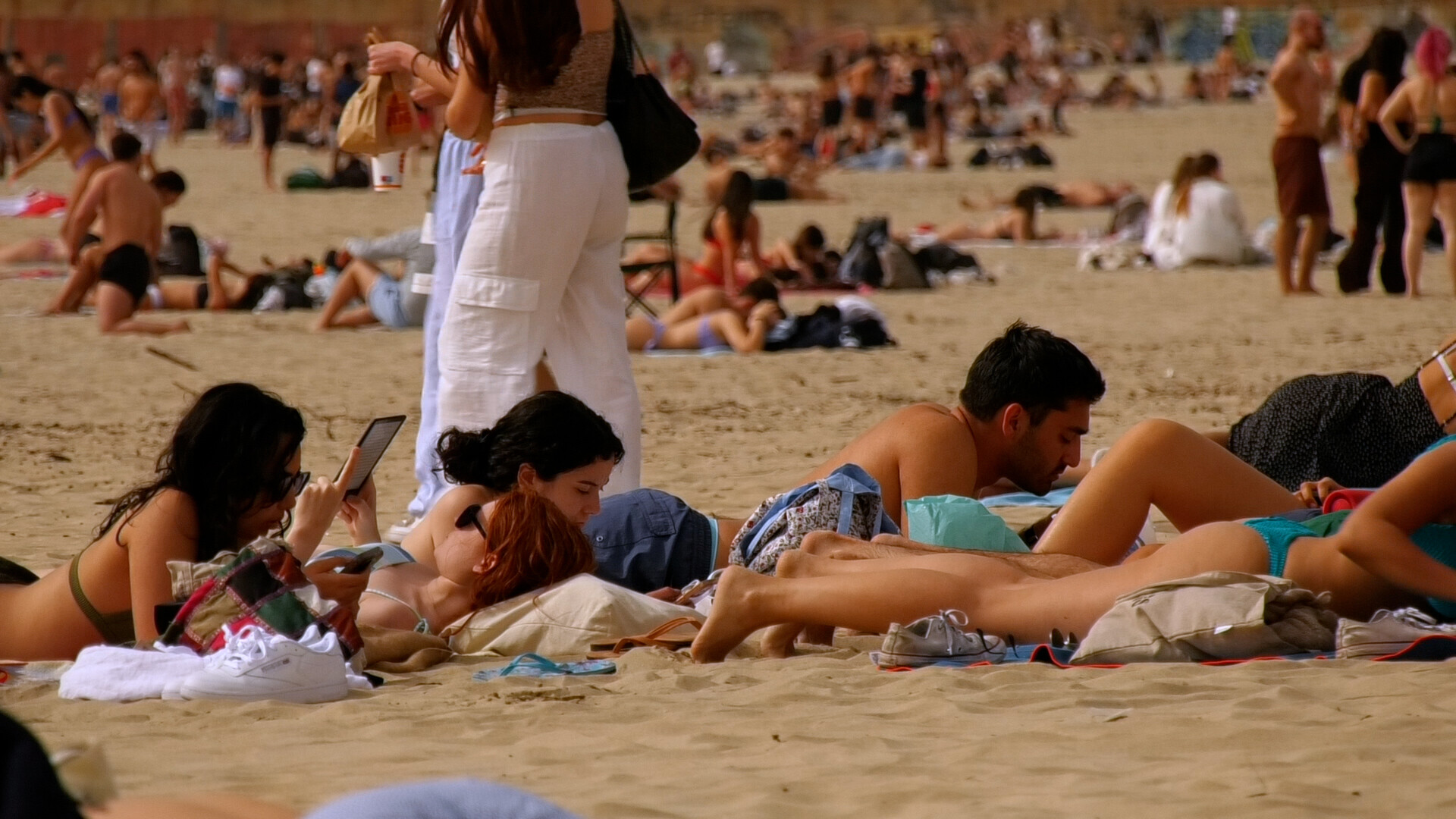 Calor At Pico Leva Centenas De Pessoas At Praia De Matosinhos