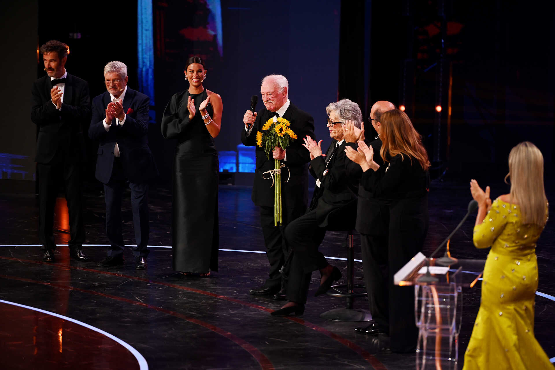 Noite De Glamour Lembra Drama De Jo O Catarr E Homenageia Ruy De Carvalho