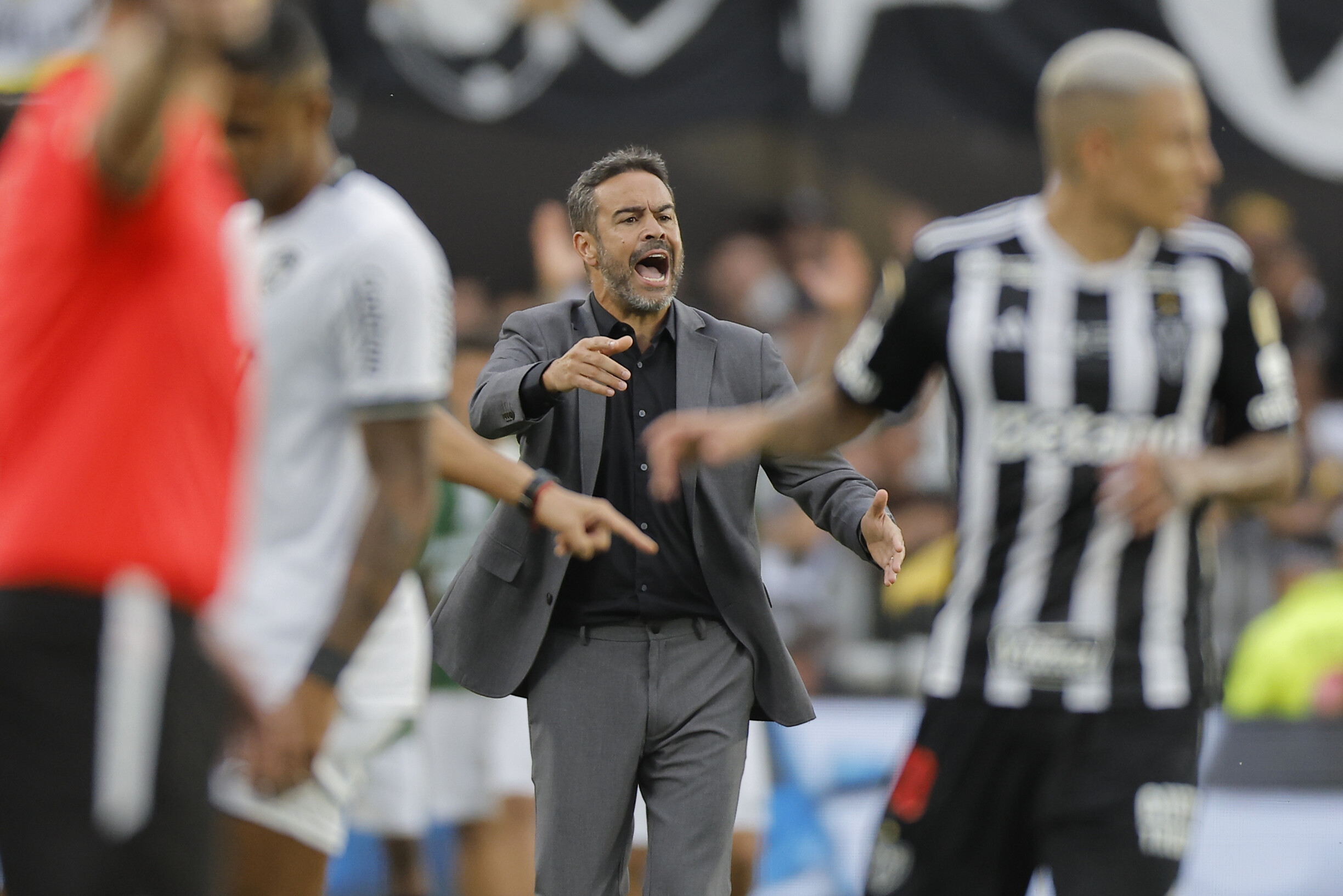 Botafogo De Artur Jorge Vence E Fica A Um Ponto Do T Tulo Brasileiro