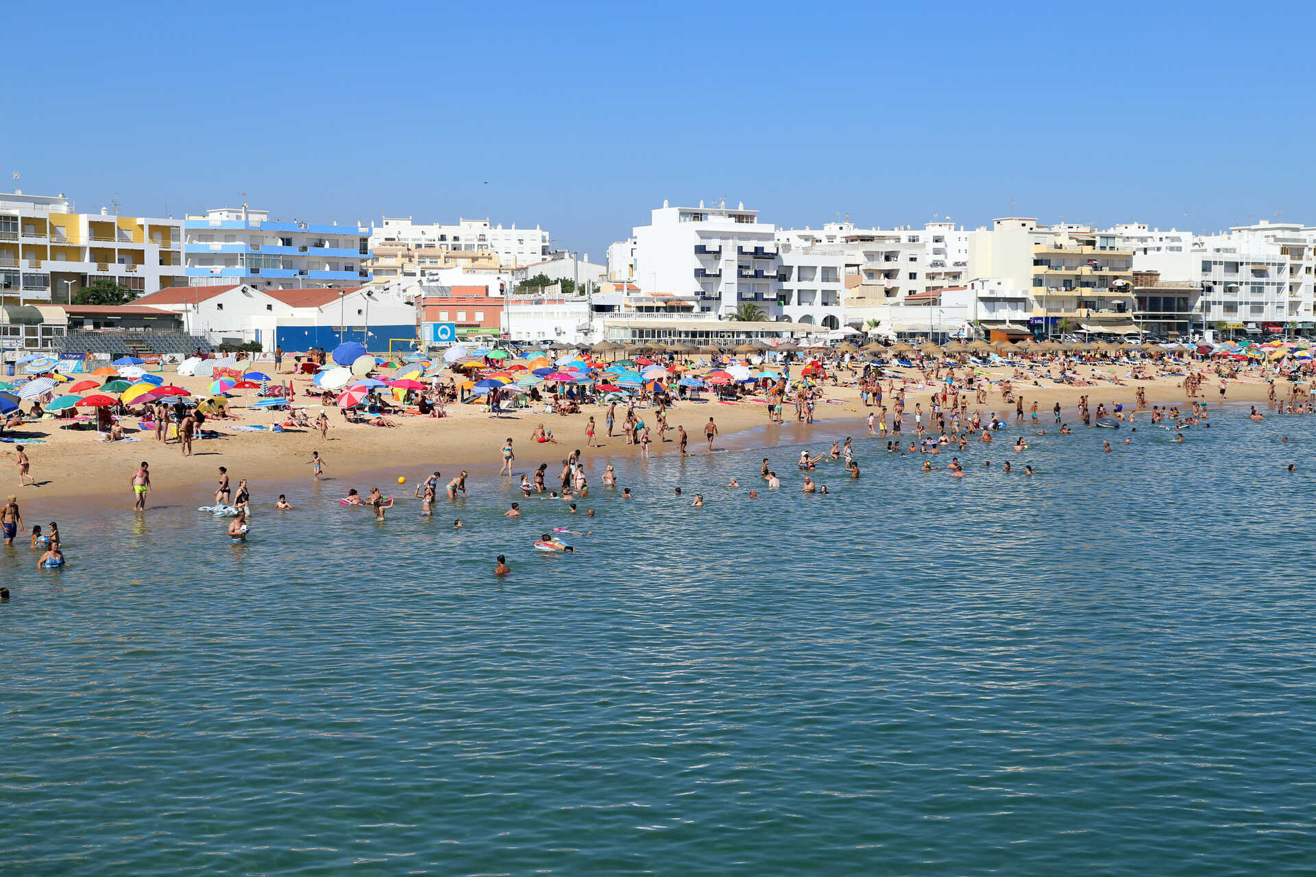 Levantada Interdi O A Banhos Na Praia De Quarteira