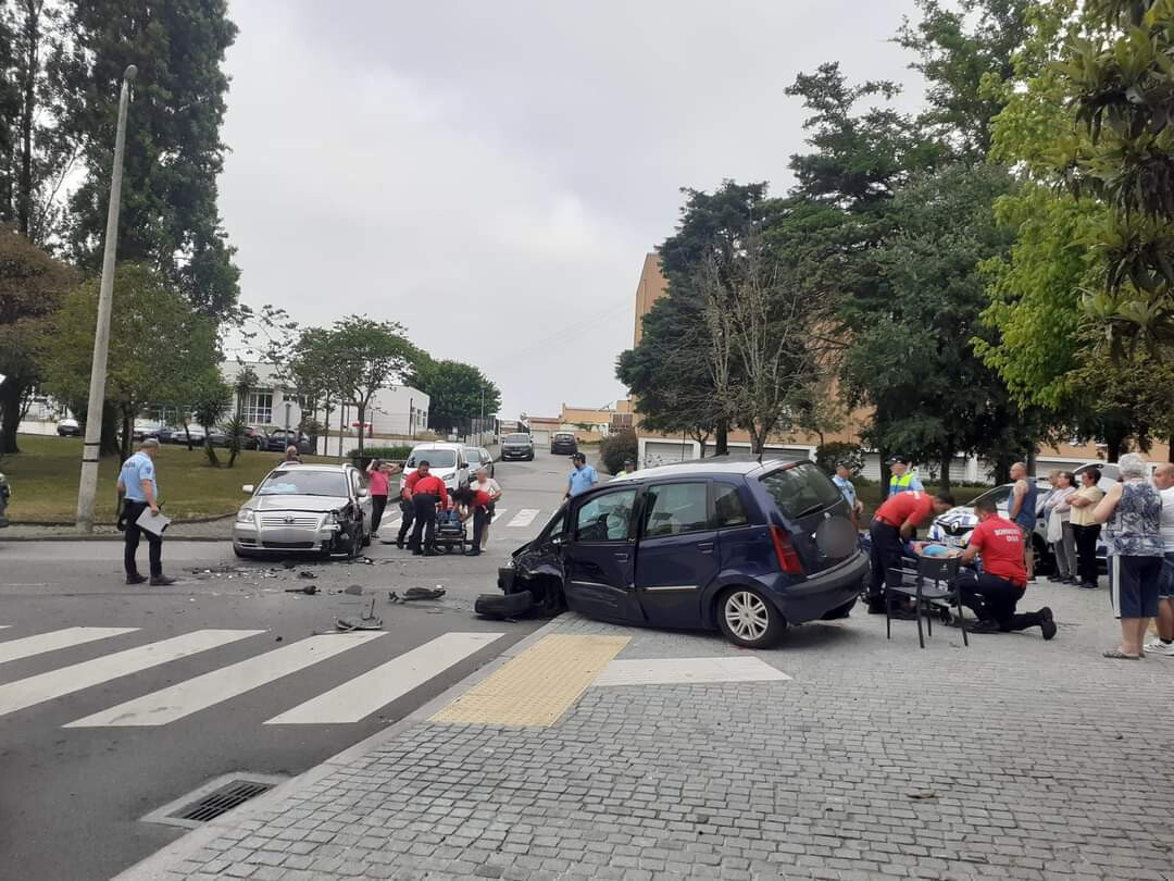 Tr S Feridos Em Colis O Entre Dois Carros Em Ovar