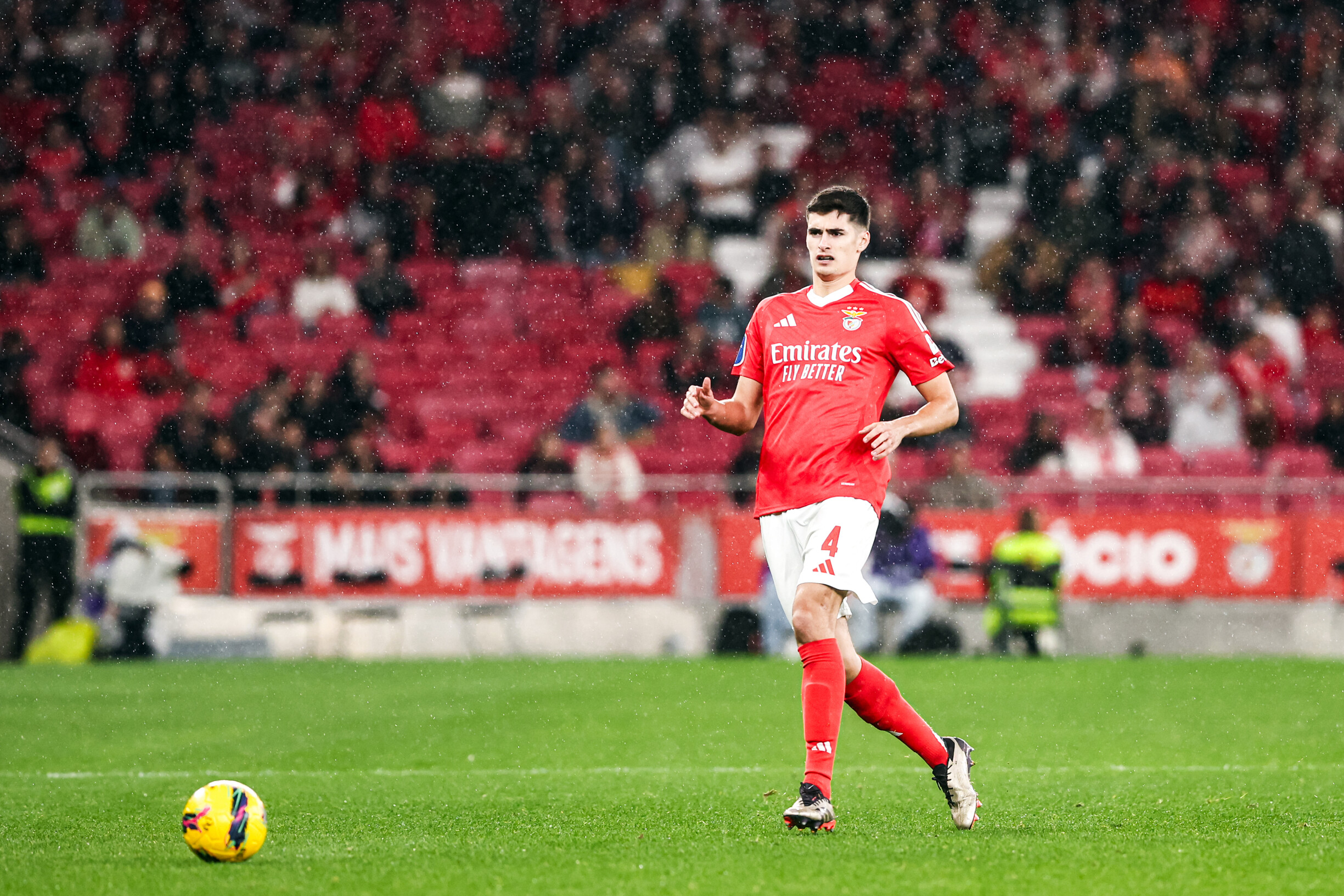 O onze do Benfica para o ataque à liderança