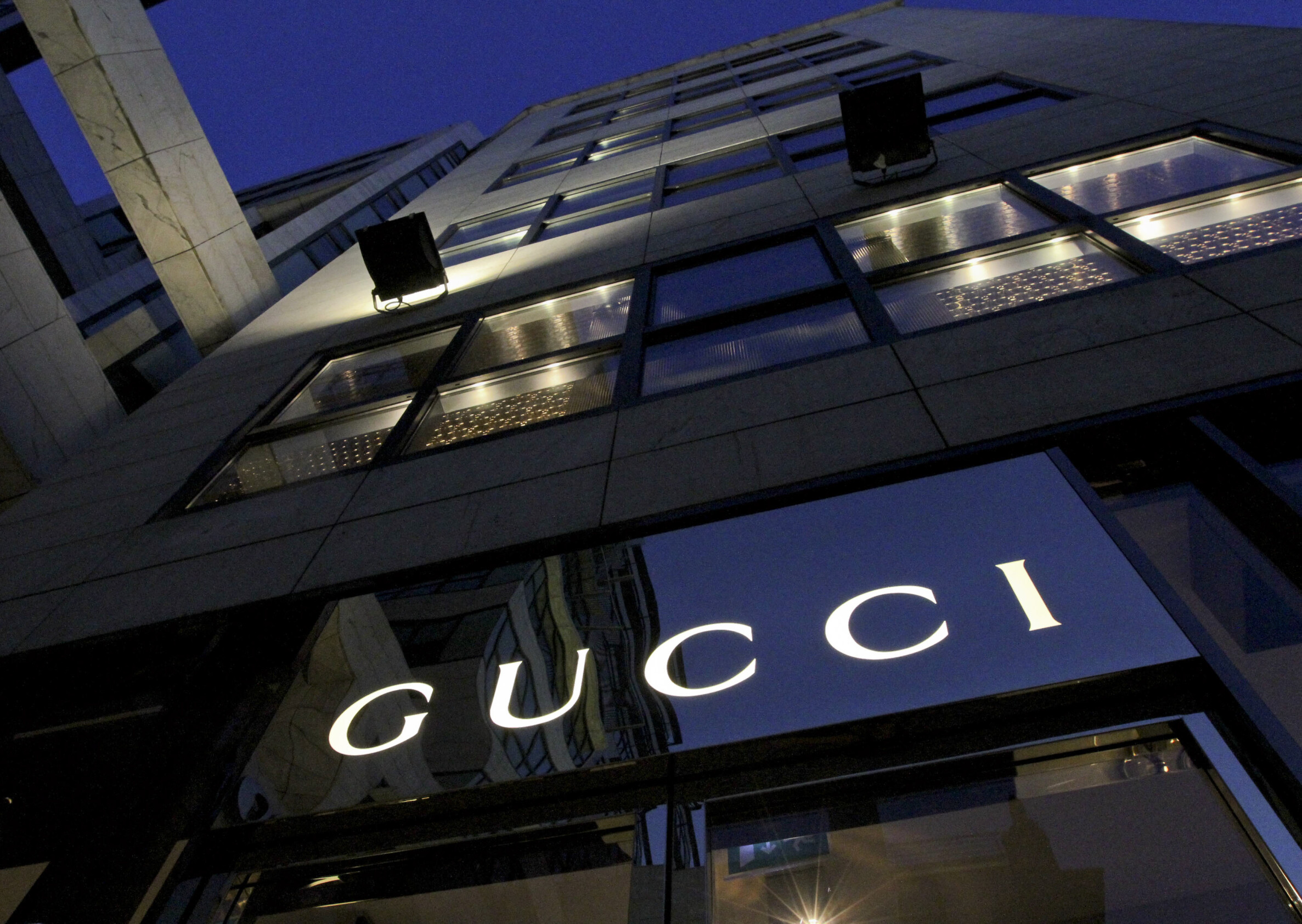 Dona da Gucci e Balenciaga compra edifício de luxo em Milão por 1300