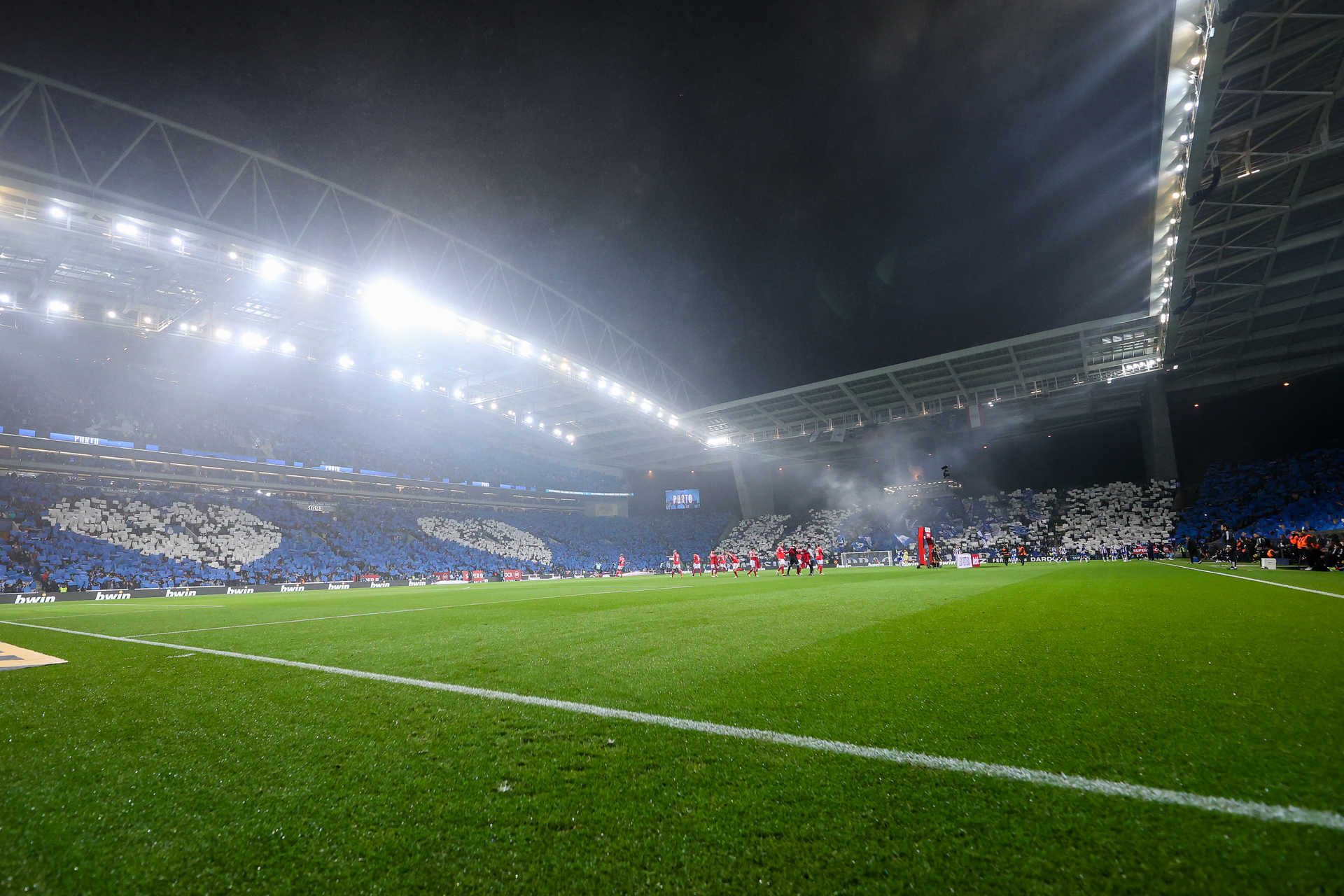 F C Porto multado em oito mil euros por críticas à arbitragem