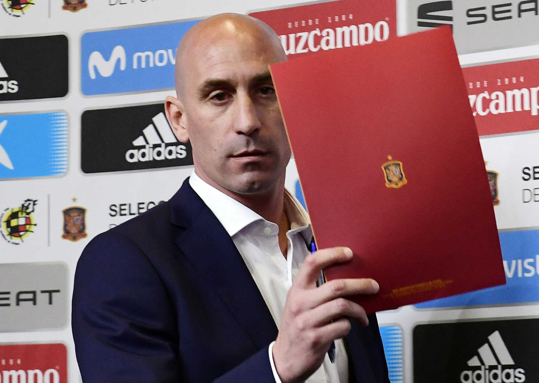 Luis Rubiales suspenso pela FIFA por três anos após polémica