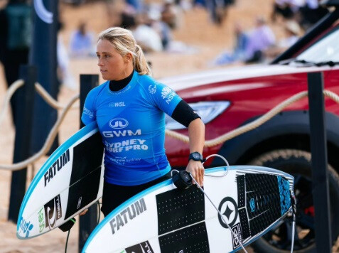 Surfistas em competição nas praias de Torres Vedras por causas solidárias