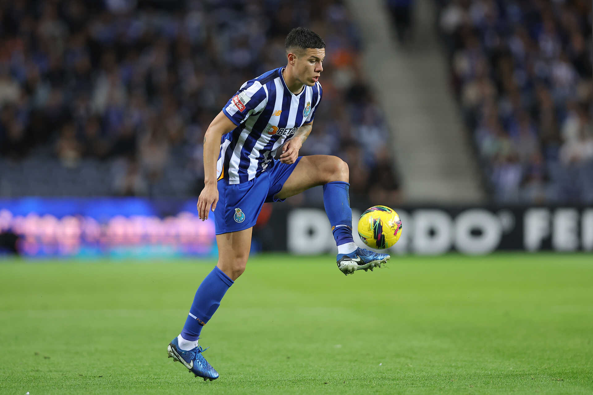 Nehu N P Rez A Sele O Da Argentina O Outro Central Do Fc Porto E O