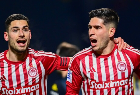 Fran Navarro Marca E Olympiacos De Carvalhal Vence Na Liga Grega