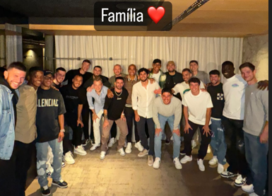 Plantel do Benfica num momento de convívio Família