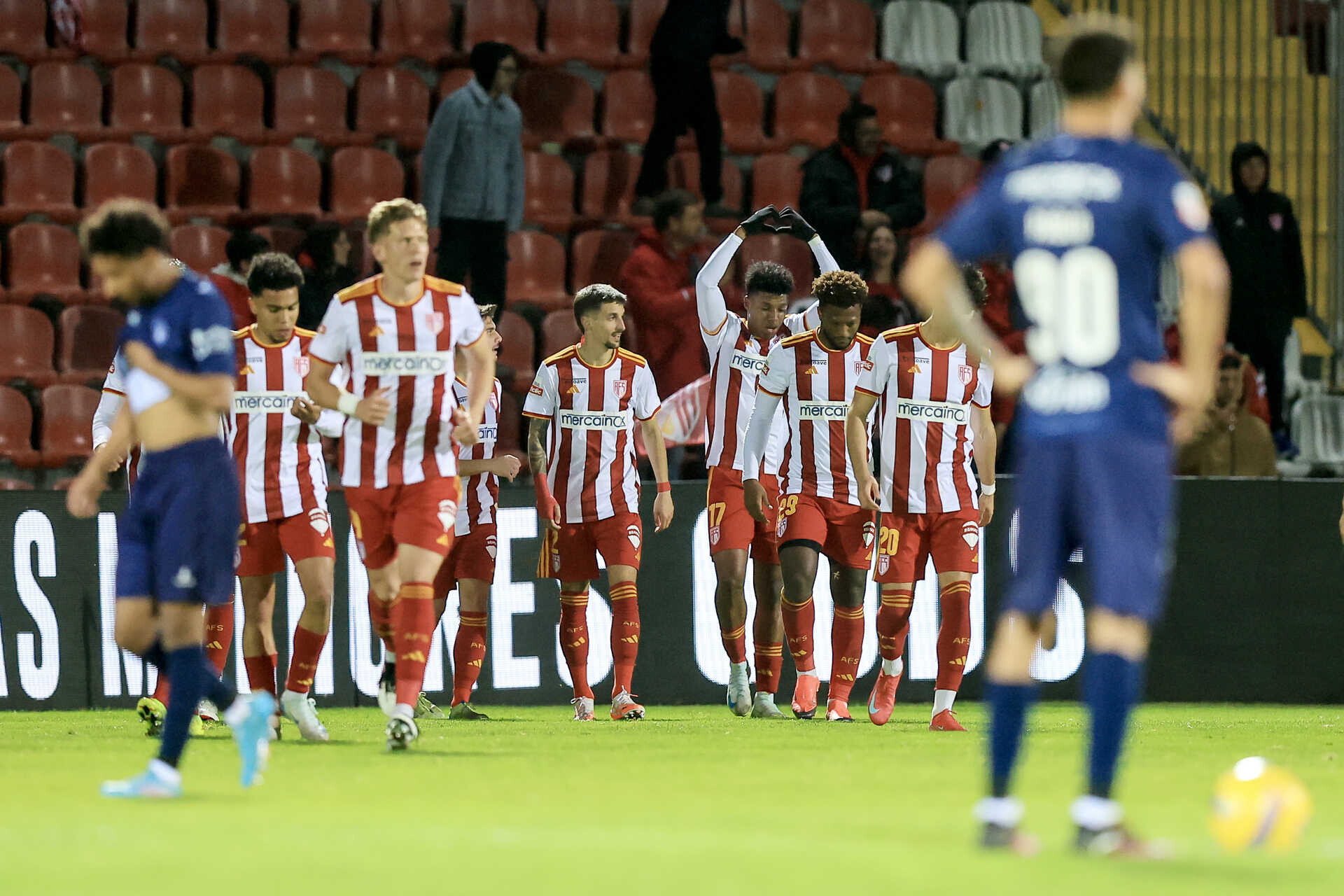 Aves Sad Bate Gil Vicente E Atira Estrela Na Amadora Para A Zona De Descida