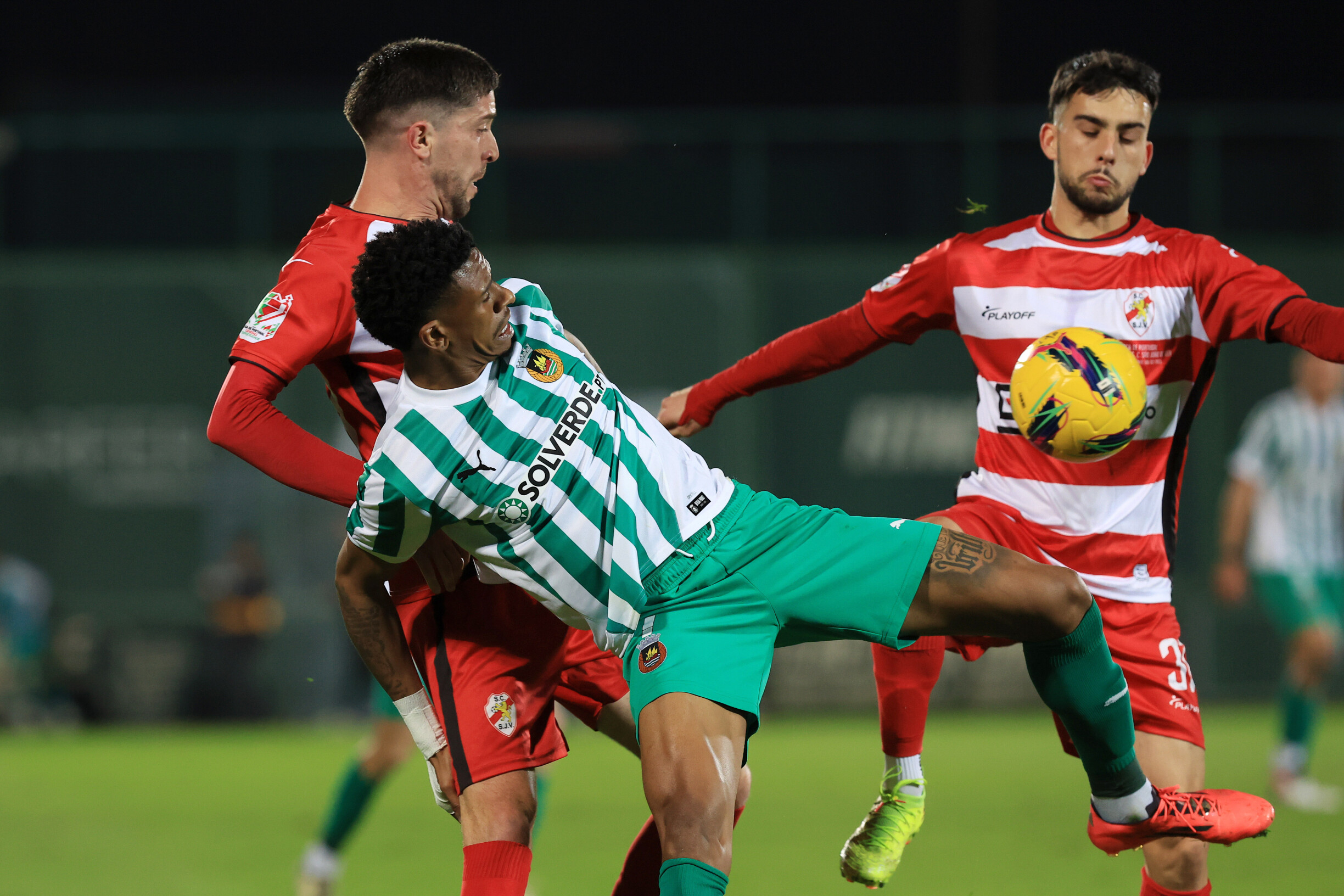 Rio Ave vence São João de Ver reviravolta nos descontos e está nas