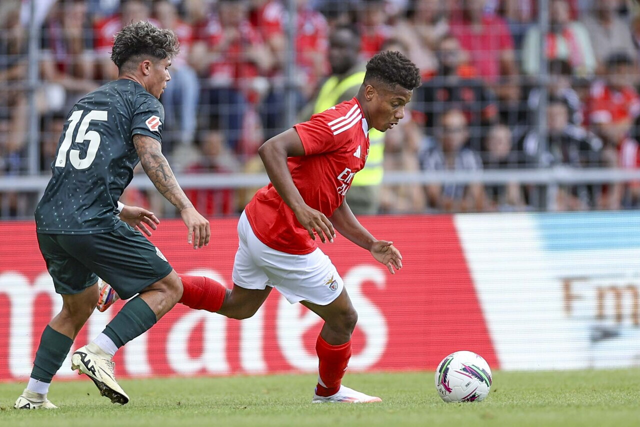 Neres quer o Nápoles e Benfica pede 40 milhões dizem em Itália