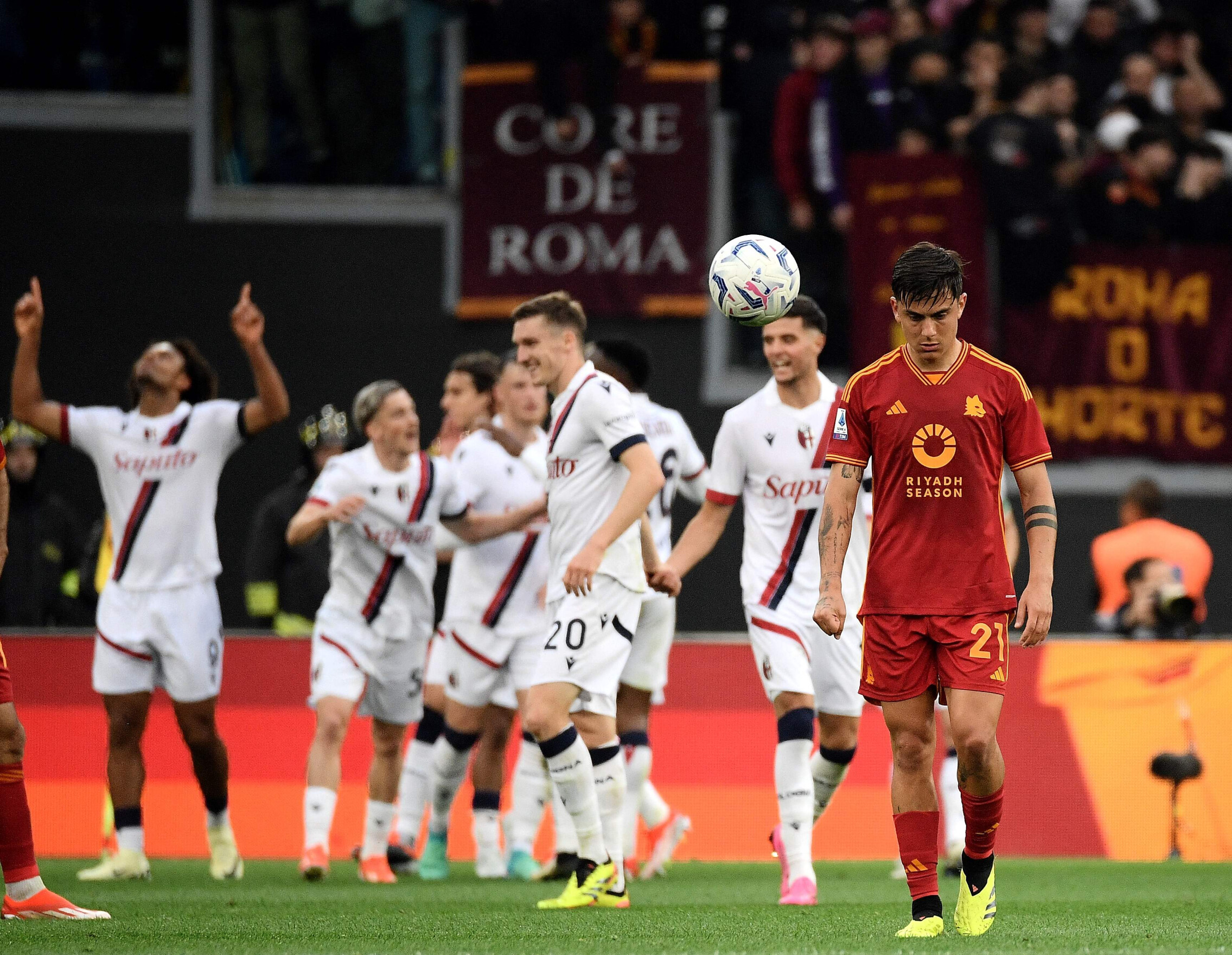 Bolonha Bate A Roma E Est Cada Vez Mais Perto Da Champions