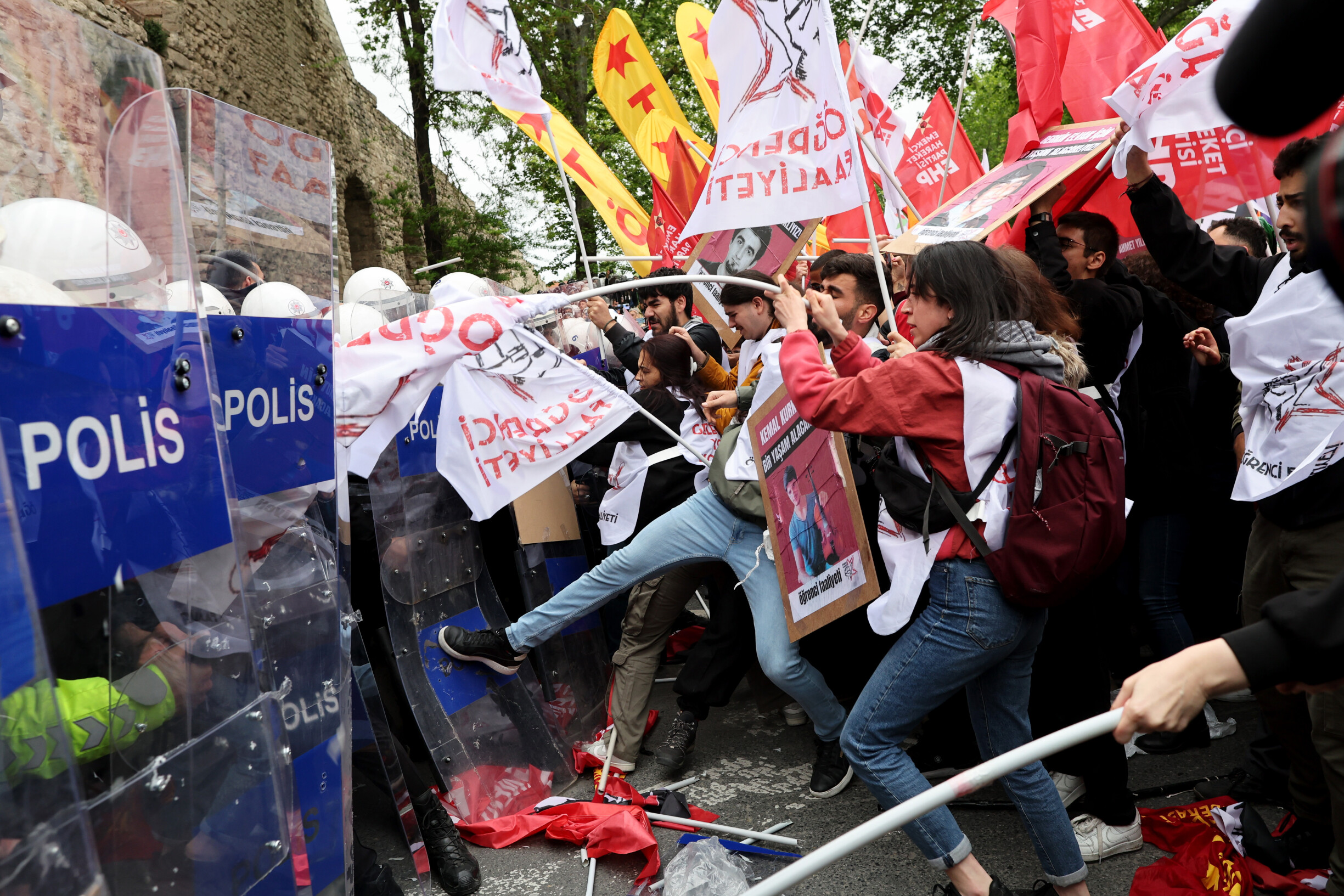 Quase Detidos Em Protestos Do De Maio Em Istambul Pol Cia Usa