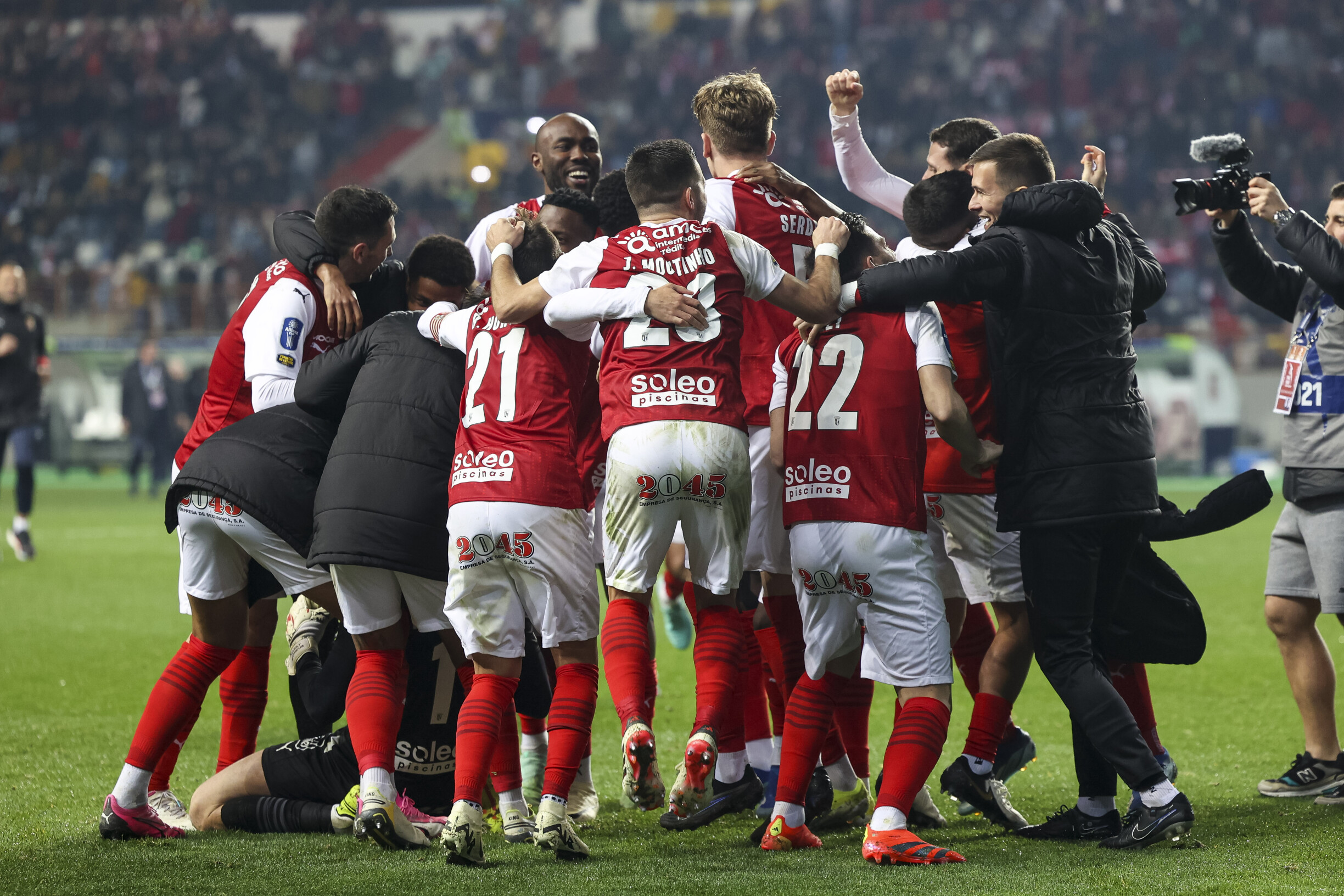 Sc Braga Vence Ta A Da Liga Nos Pen Ltis Frente Ao Estoril Veja Os Golos