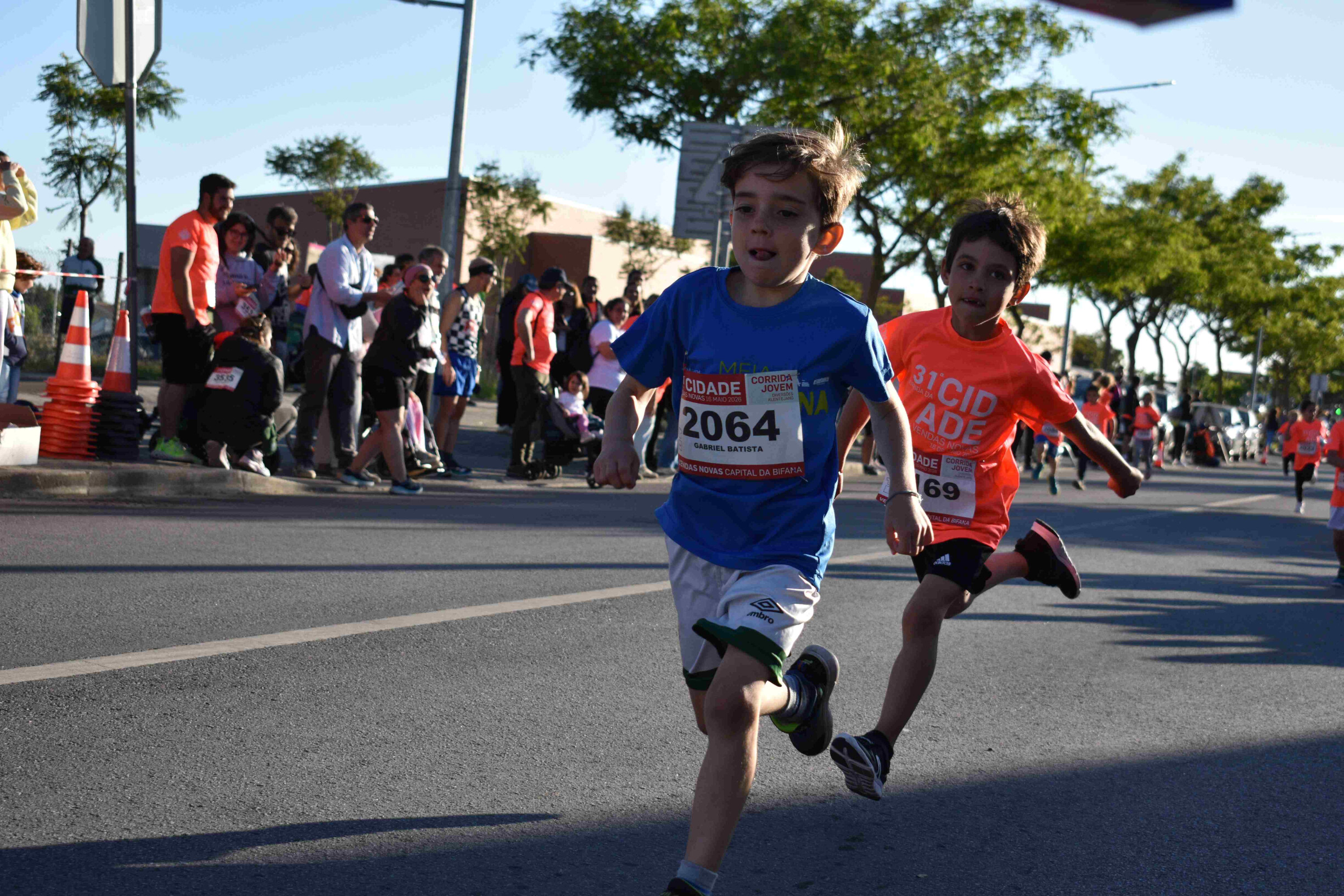 B - Corrida kids (3) B - Corrida kids (3)
