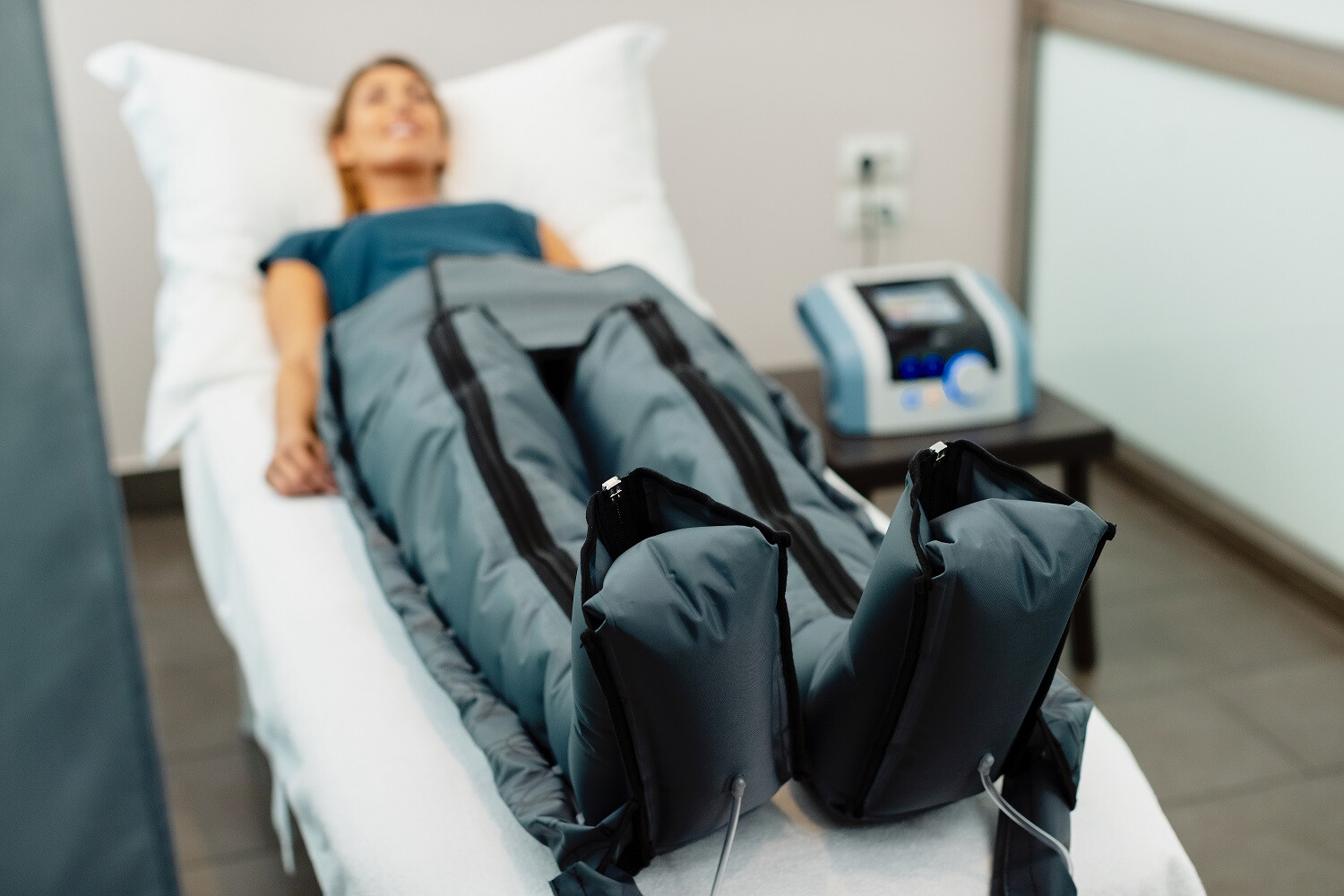 closeup-de-tratamento-de-pressoterapia-no-centro-de-spa