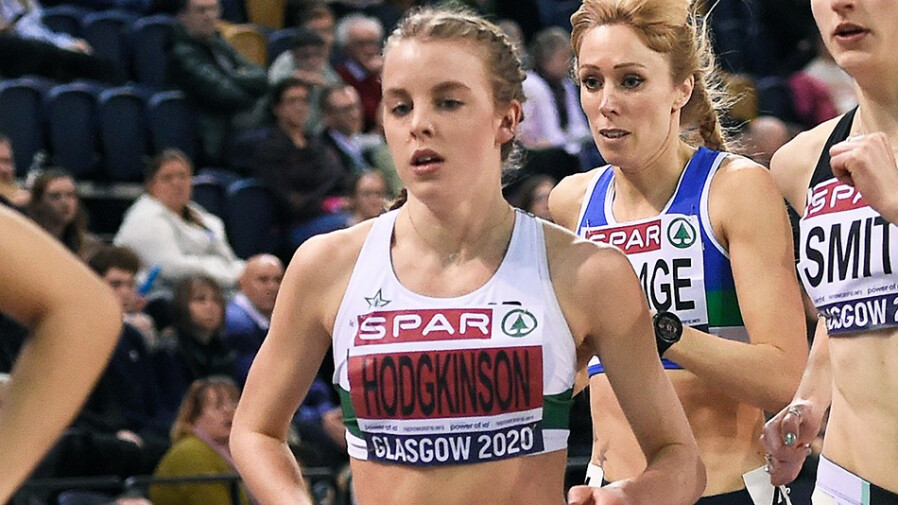 Keely Hodgkinson bate recorde indoor 800m sub-20 - Pro Runners