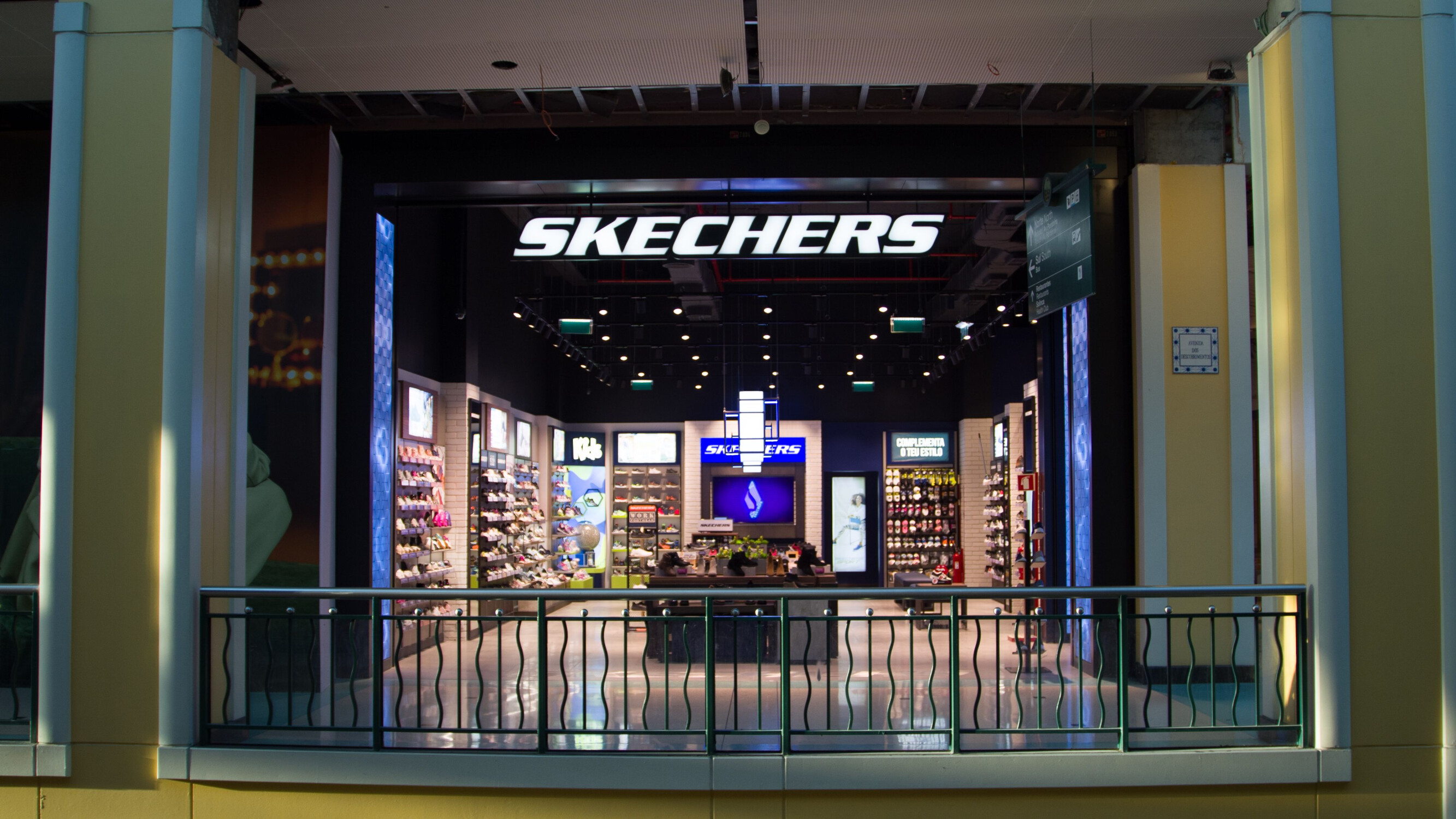 Skechers inaugura nova loja no Centro Comercial Colombo Pro Runners