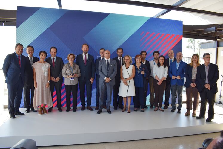 Dez presidentes de Juntas de Freguesia de Lisboa receberam as chaves das novas eCanter, que vão apoiar a higiene urbana