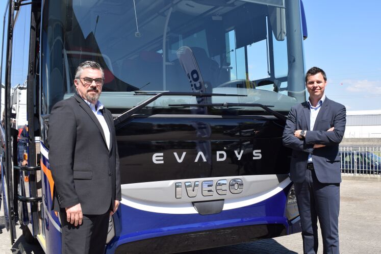Artur Oliveira (Dir. Comercial IVECO Portugal) e Juan Miguel Vázquez Luis (Dir. Ibérico IVECO Bus)