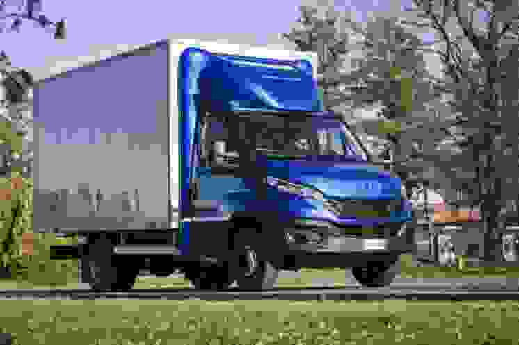 09-iveco_newdaily_cabbox
