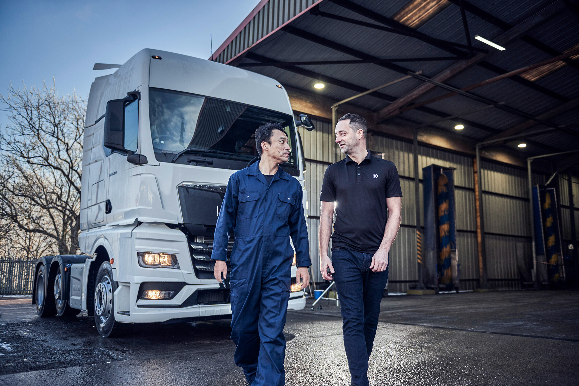 ZF_IMG_CV_Sales_Representative_and_mechanic_walking_Graded_39948_RGB_202302