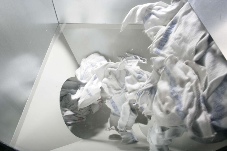 As modernas linhas de secagem da MEWA são aquecidas com energia obtida pelos lubrificantes dos panos usados