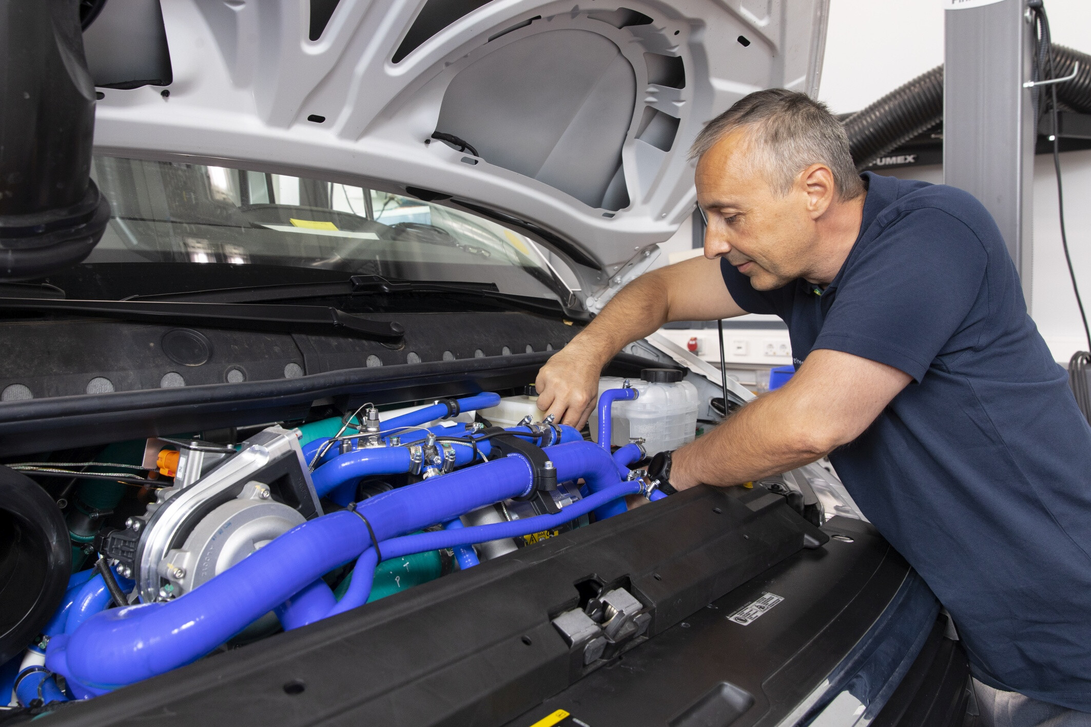 Bosch tests fuel cell