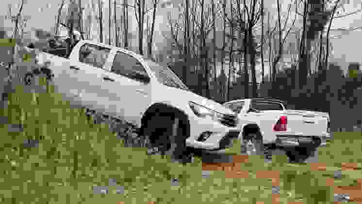 Toyota Hilux Challenge & Invincible50_2