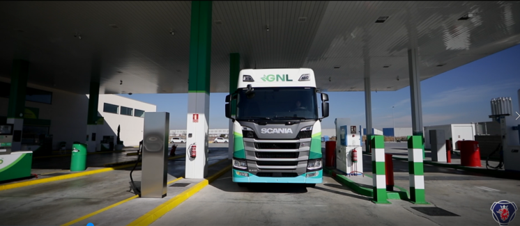 repostaje camión Scania GNL1