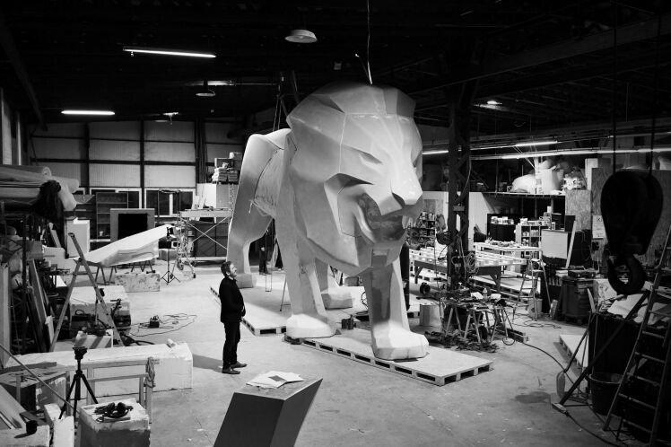 Lion PEUGEOT Making Of 002A - Photo Credit Mikael Pennec