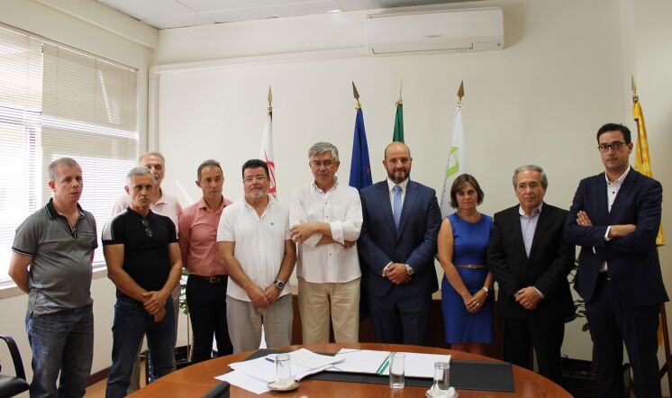 Da esq. para a dir. - Representantes FECTRANS: Felipe Azevedo, Manuel Castelão, Paulo Lopes, Luís Venâncio, Fernando Fidalgo, José Manuel Oliveira. Representantes AN