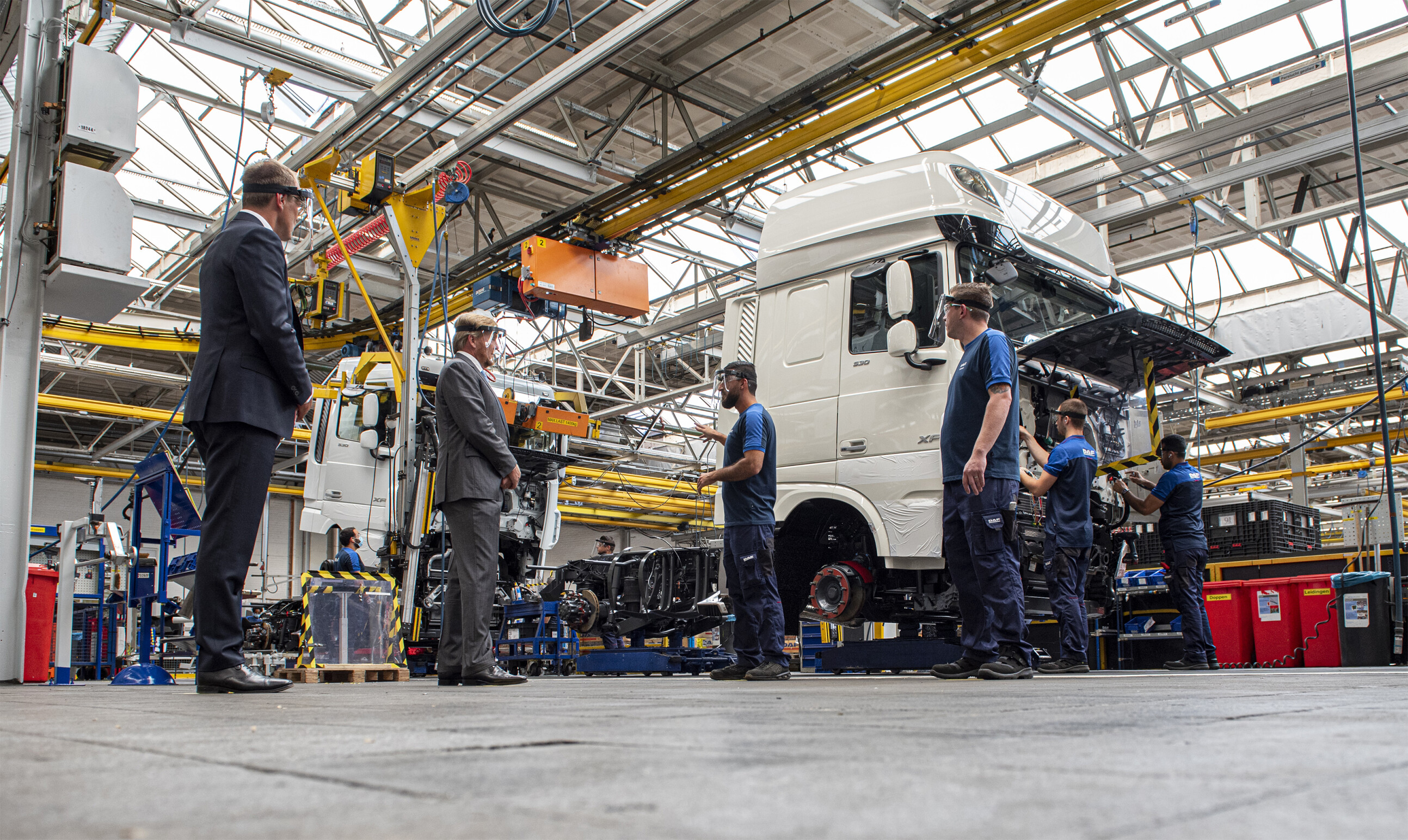 King_Willem-Alexander_visits_DAF_Trucks 5