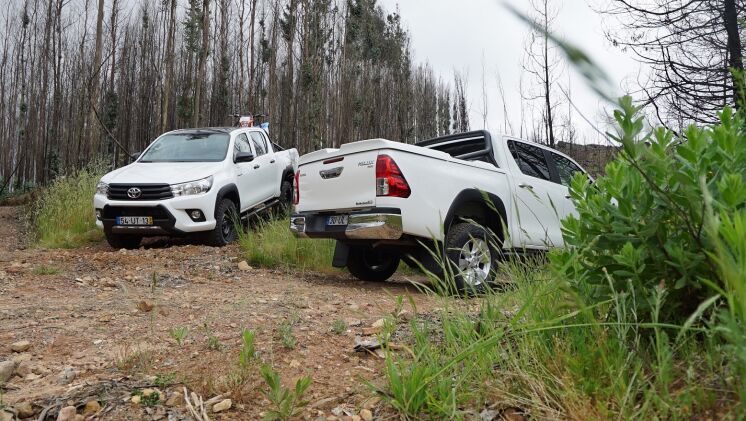 Toyota Hilux Challenge & Invincible50_1