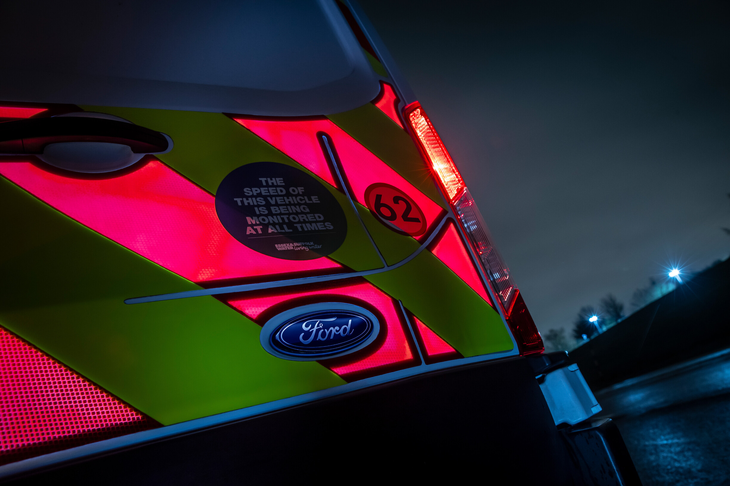 high-visibility-electronic-panels-ford-oval