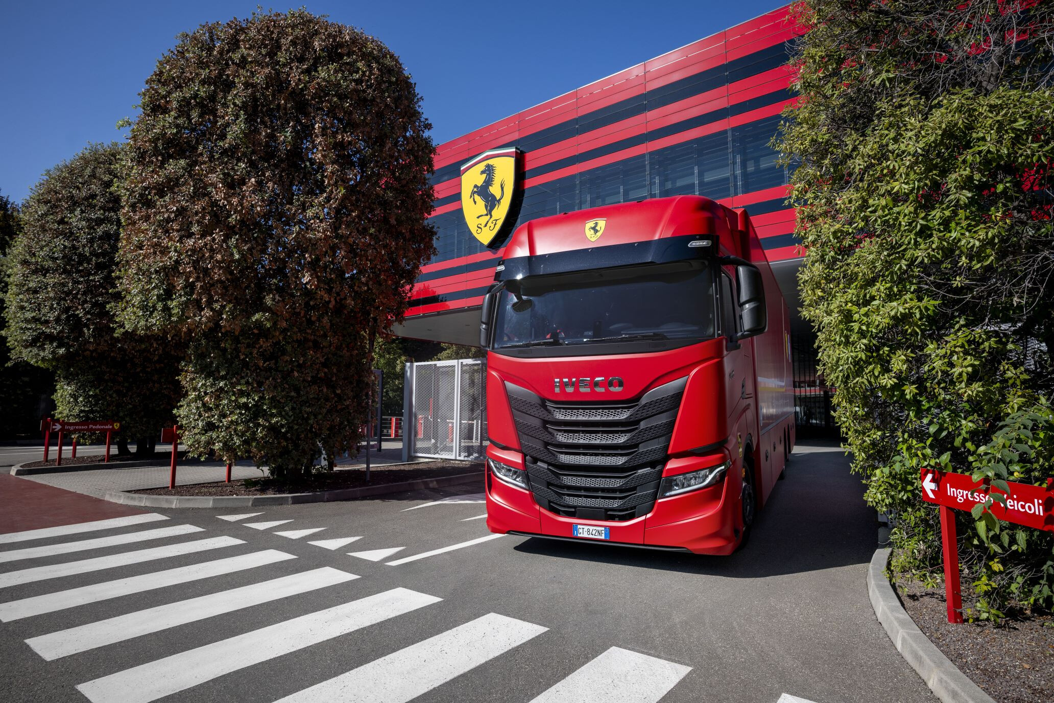 IVECO_Ferrari_handover (2)