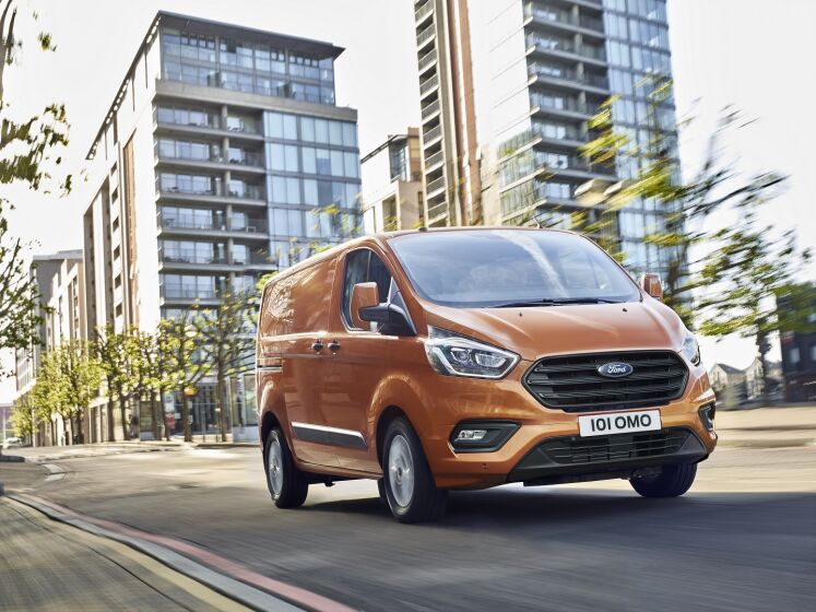 2017_Ford_Transit_02