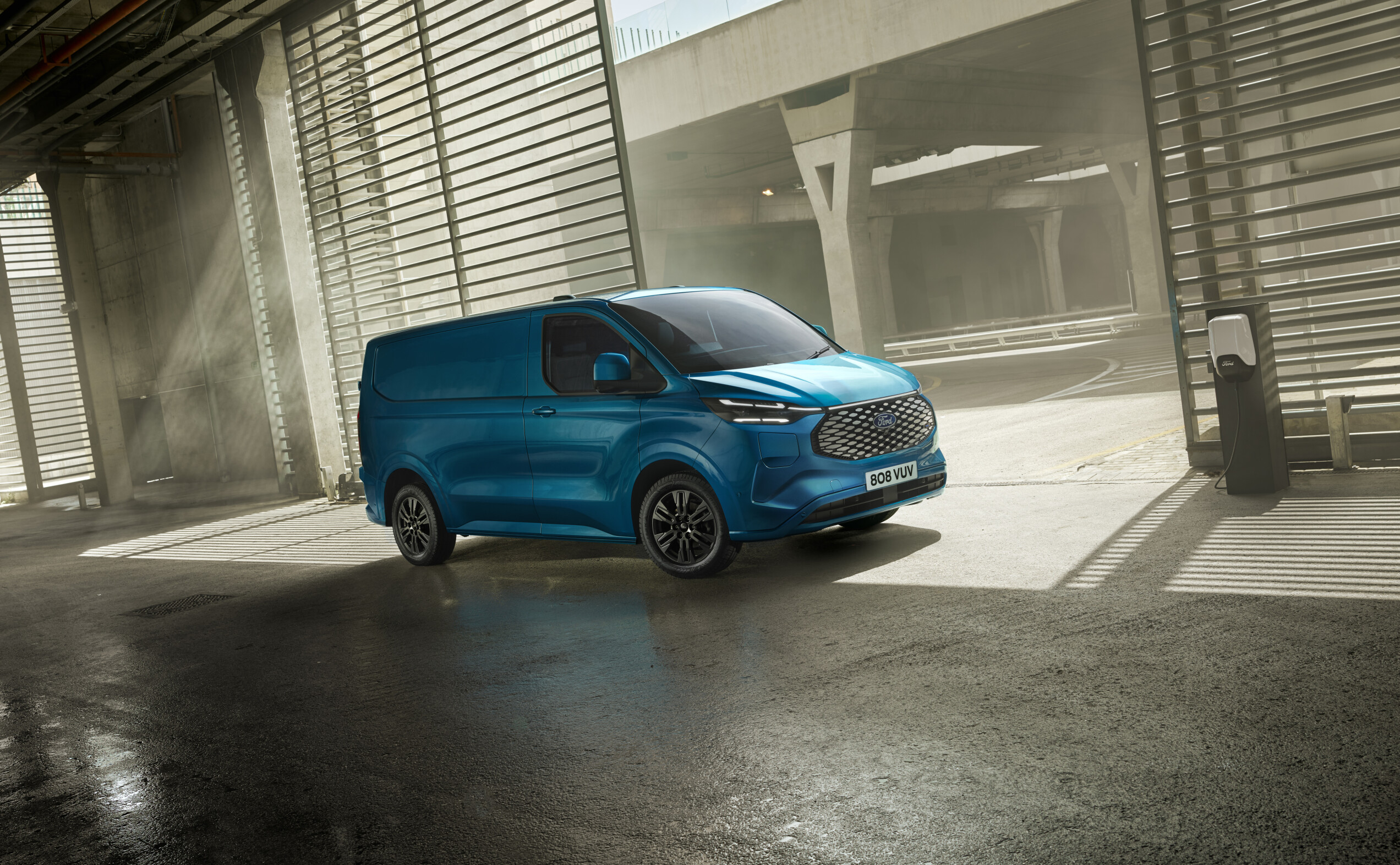 2022_FORD_E-TRANSIT_CUSTOM_02 2022_FORD_E-TRANSIT_CUSTOM_02