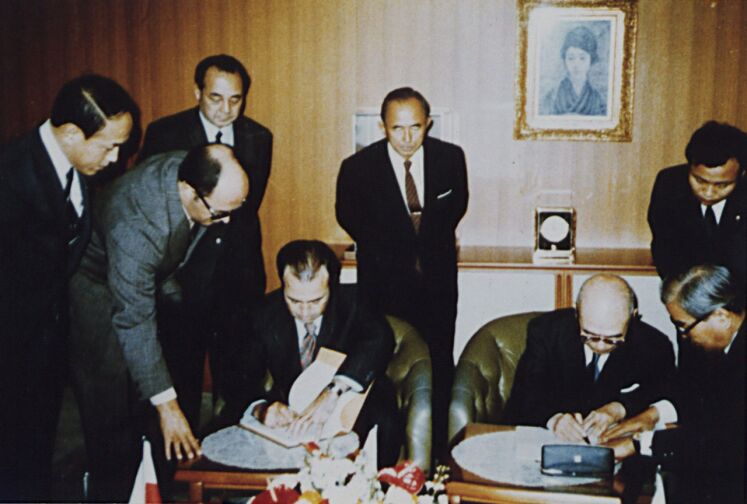 1968 assinatura contrato importação e distribuição Toyota para PT